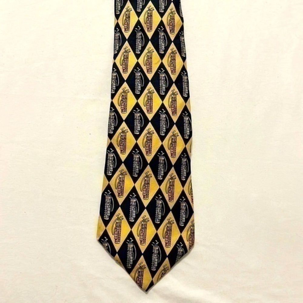 Roundtree & Yorke golf themed all silk necktie. Hand sewn in USA.